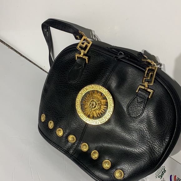 Black vintage leather shoulder bag with gold design - Picture 6 of 9